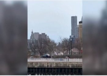 Po zhvillonin eskursion familjar në New York, helikopteri me 6 persona në bord rrëzohet në lumë