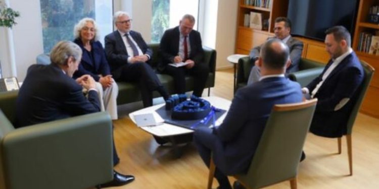 Zgjedhjet e 11 majit/ Berisha një ditë para hapjes së fushatës elektorale takon ambasadorin e Asamblesë së OSBE