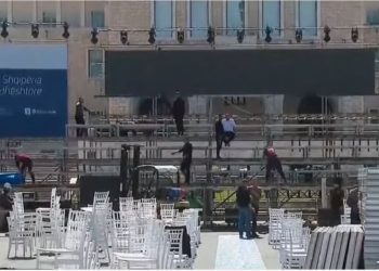 PD hap sot fushatën në sheshin “Nënë Tereza”, nga pjesëmarrja e Chris Lacivita te planimetria si do vendosen mbështetësit nga 12 qarqet