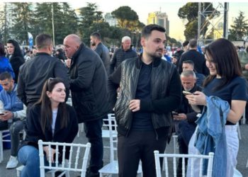 FOTO/ PD nis sot zyrtarisht fushatën elektorale, fëmijët e Ilir Metës në shesh për mbështetjen e opozitës