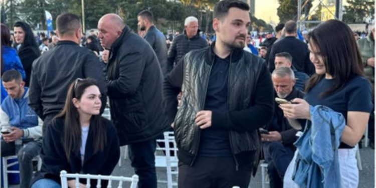 FOTO/ PD nis sot zyrtarisht fushatën elektorale, fëmijët e Ilir Metës në shesh për mbështetjen e opozitës