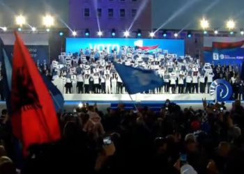 Partia Demokratike çel fushatën, Berisha krah LaCivitas! Zbulon kolonën zanorë të fushatës