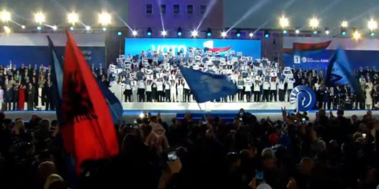 Partia Demokratike çel fushatën, Berisha krah LaCivitas! Zbulon kolonën zanorë të fushatës