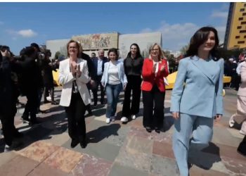 Me këngën e Parashevi Simakut, prezantohet qarku i Tiranës në fushatën elektorale të PS