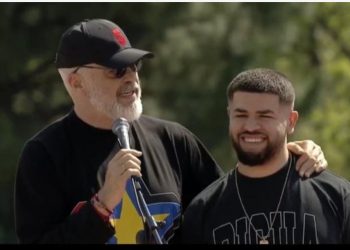 Rama prezanton këngën e fushatës, këndohet nga Noizy: Ky është momenti ynë! Nuk kthehemi më pas