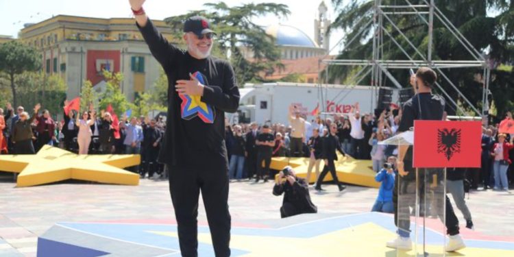 “Kush është miu?”- Edi Rama ironizon Chris LaCivita, e quan “Latif”! Kryeministri: Gjeti budallenj që i paguajnë! Kur ia fut asaj që s’thuhet në atë farë feje është të kesh lindur me këmishë