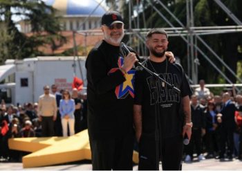 “Familja ime dikur ishte me PD-në!” I “dhuroi” socialistëve këngën e fushatës, Noizy bën publike dhe votën: S’ma mbush syrin askush përveç Ramës