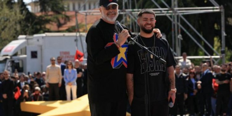 “Familja ime dikur ishte me PD-në!” I “dhuroi” socialistëve këngën e fushatës, Noizy bën publike dhe votën: S’ma mbush syrin askush përveç Ramës