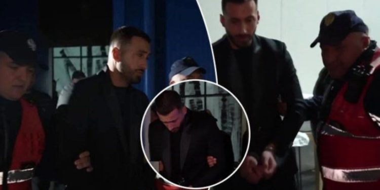 VIDEO/ Me kokën ulur dhe i prangosur, dalin pamjet e shoqërimit nga policia të Jozefin Markut pasi goditi konkurentin në Big Brother