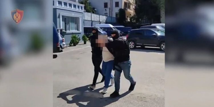 Në kërkim ndërkombëtar për trafik dhe falsifikim dokumentesh, arrestohet 45-vjeçari me dy identitete