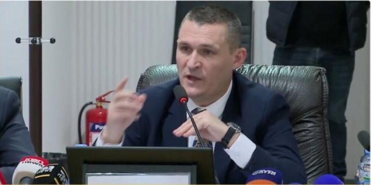 Altin Dumani rendit problematikat në KLP: Shqyrtimi i seancave paraprake të mos zgjatet me muaj, rritet afati i paraburgimit! E njëjta situatë me gjykimin e shkurtuar