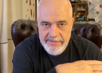 A e kalon dot oqeanin? Rama i përgjigjet ndjekësve: Sa herë…..