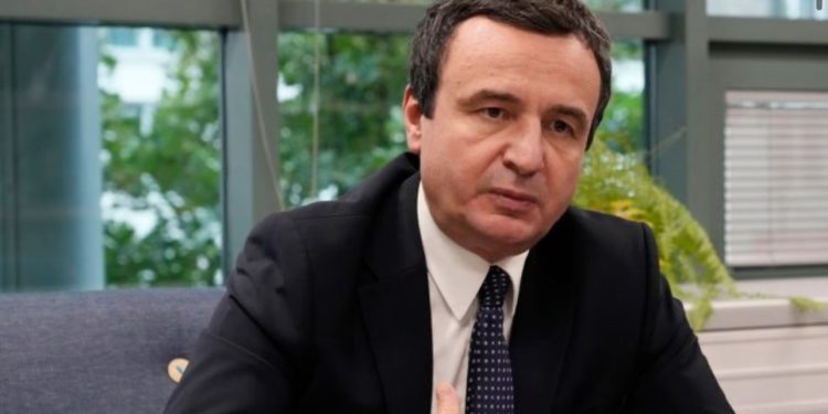 Albin Kurti jep dorëheqje nga posti i kryeministrit