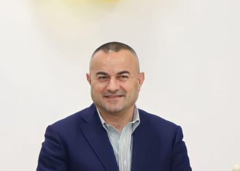 Incident në Fier/ Hetuesit e BKH dhe “Operacionalja” përplasen me njerëzit e Agron Kapllanajt, shoqërohen disa persona