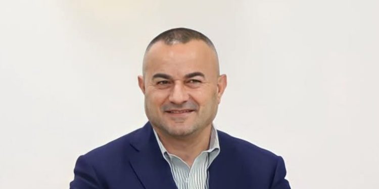 Incident në Fier/ Hetuesit e BKH dhe “Operacionalja” përplasen me njerëzit e Agron Kapllanajt, shoqërohen disa persona