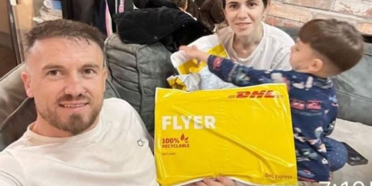 Mbërrijnë zarfet e para me votat e diasporës, Rama ndan foton e familjes shqiptare: Jua shpërblefsha me pasaportën europiane