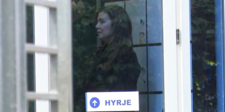 VIDEO/ Bashkëshortja e biznesmenit Elman Abule paraqitet në SPAK