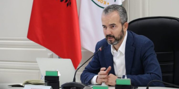 “Votuesi i parë nga Gjermania”/ Celibashi: Deri më tani janë dërguar rreth 90 mijë zarfe