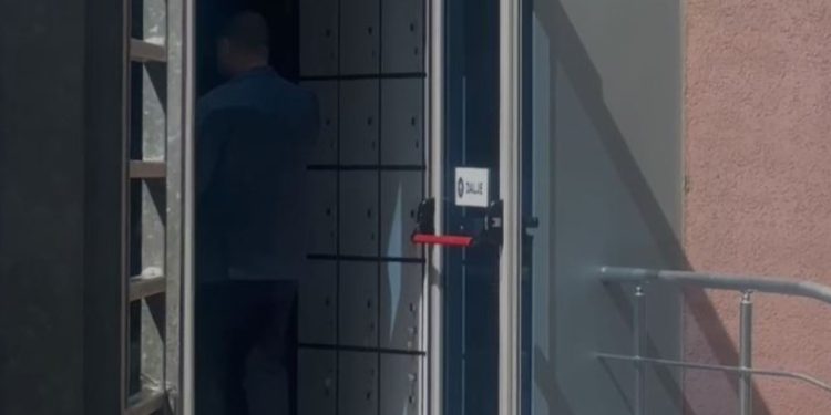 Dyshohet për lidhje me Suel Çelën, paraqitet në SPAK drejtori i Ujësjellësit Elbasan, Luan Tabaku