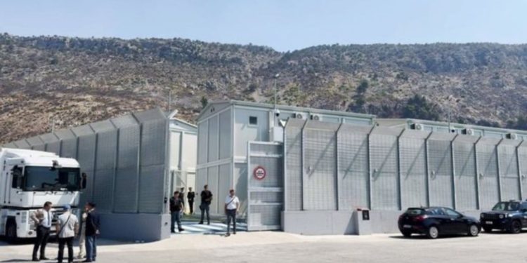Trazirat dhe kaosi në kampin e Gjadrit, 10 emigrantë janë transferuar në qelitë e burgut të ndërtuar brenda objektit