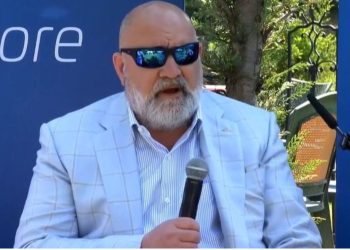 Chris LaCivita me të rinjtë: Kjo fushatë ka të bëjë ekonominë dhe të ardhmen, prandaj ju duhet të ngriheni dhe zëri juaj të dëgjohet