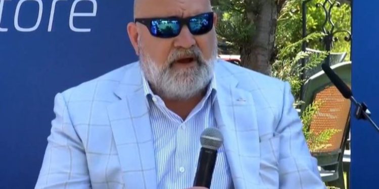 Chris LaCivita me të rinjtë: Kjo fushatë ka të bëjë ekonominë dhe të ardhmen, prandaj ju duhet të ngriheni dhe zëri juaj të dëgjohet