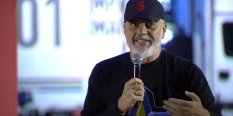 “Rroftë dashnorja se të ishte për mua s’do futesha kurrë në BE”- Rama batuta me vajzat: Fuqinë tuaj tërheqëse përdoreni për djemtë e lëkundur! Çdo lidhje të vihet në funksion të votës