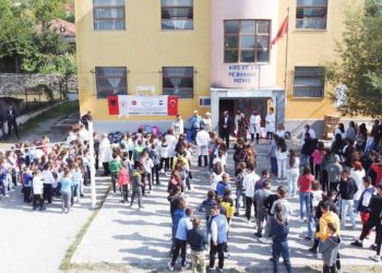 EMRI/ Ngacmoi seksualisht nxënëset e shkollës, arrestohet mësuesit në Përrenjas