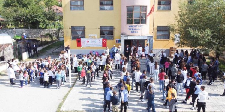 EMRI/ Ngacmoi seksualisht nxënëset e shkollës, arrestohet mësuesit në Përrenjas