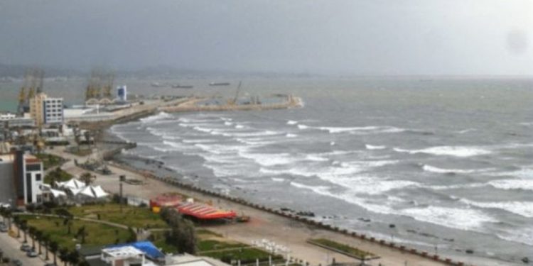 Përkeqësohet situata hidrometeorologjike në Vlorë, ndalohet pajisja me leje e mjeteve të vogla lundruese dhe të peshkimit