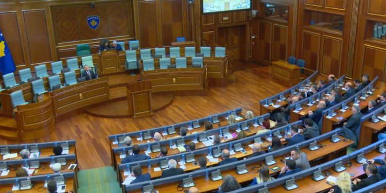 Dështon sërish seanca për konstituimin e parlamentit në Kosovë, mbledhja e radhës të shtunën