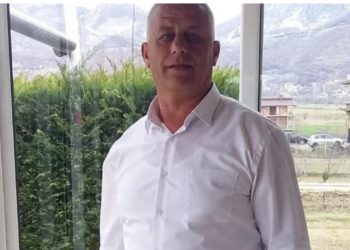 FOTO/ Përndiqte dhe ngacmonte seksualisht të miturat, ja kush është mësuesi i arrestuar sot në Përrenjas