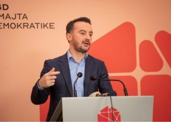 Arrestohet burri i ish-ministres së Ramës, Dardan Molliqaj u vu në pranga teksa ishte duke zhvilluar takime në rrugë