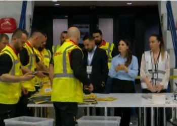 Zgjedhjet e 11 majit/ Mbërrijnë në Shqipëri zarfet me fletët e para të votimit nga diaspora