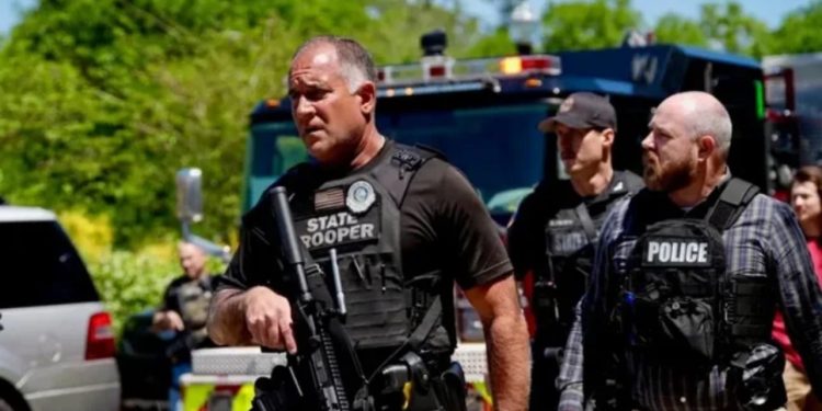 Dy viktima nga të shtënat në kampusin universitar në Florida/ Autori ishte djali i një oficereje policie, kishte protestuar kundër inaugurimit të Trump si president