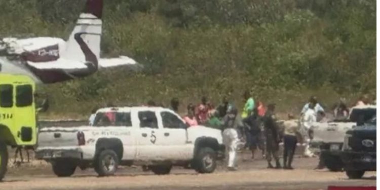 Amerikani tenton të marrë peng avionin, vritet me armë zjarri nga pasagjeri