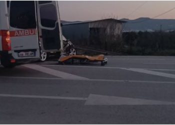 Aksident i trefishtë në rrugën Kërçovë-Gostivar, humbin jetën 3 persona, plagosen 8 të tjerë