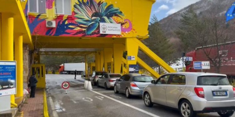 Procedohen penalisht 6 zyrtarë për shpërdorim detyre dhe falsifikim dokumentesh në Doganën e Kapshticës
