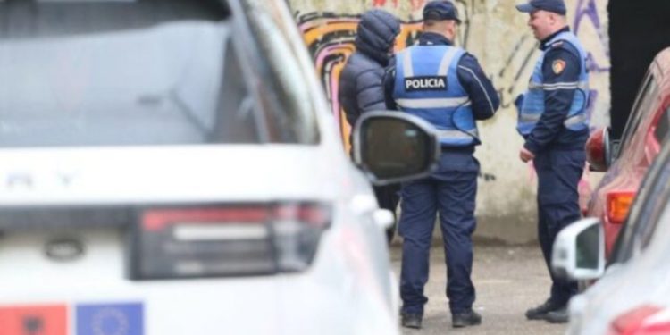 EMRAT/ Në kërkim ndërkombëtar nga Italia, arrestohen dy persona me rrezikshmëri shoqërore në Fushë-Krujë dhe Dibër