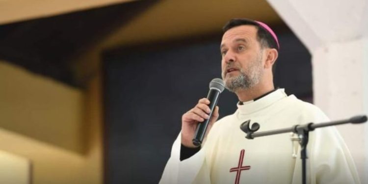 Dom Gjergj Meta u uron besimtarëve Festën e Pashkëve: Krishti u ngjall, me të vërtetë u ngjall!