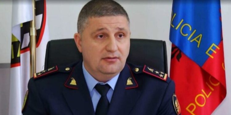 SPAK lëshoi udhërarrest ndaj tij/ Shefi i qarkullimit Rrugor në Tiranë Roven Zeka arratiset, Tirana në kaos dhe trafik, nuk u shpërndau policëve detyrat