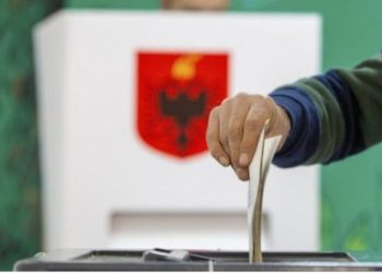 Publikuan me video votën, disa emigrantë në Angli rrezikojnë 3 vite burg