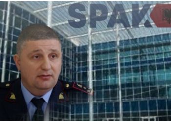 Këmbët “lënë në baltë” shefin e Rrugores/ Roven Zeka tentoi të arratisej dhe rrëzohet, efektivët me urdhër të SPAK e arrestojnë në flagrancë