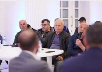 Bardhi me naftëtarët: Garantoj rishikimin e statusit, nuk pranojmë të abuzohet mbi djersën tuaj