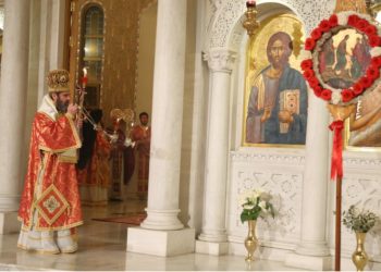 FOTO/ Kremtimi i Pashkës katolike dhe ortodokse në Shqipëri, mbahen mesha në disa qytete të vendit