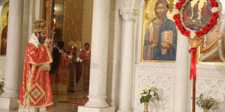 FOTO/ Kremtimi i Pashkës katolike dhe ortodokse në Shqipëri, mbahen mesha në disa qytete të vendit