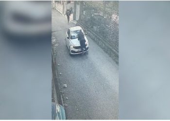 Sherri për pagesën dhe goditja e rojes së parkimit me makinë në Krujë, arrestohet turisti turk