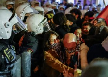 Tensione në qendër të Stambollit, policia ndalon marshimin e opozitës në mbështetje të Palestinës