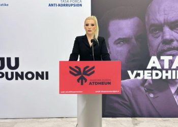 “Qeverisja e Ramës nuk siguron dot…”/ Denoncimi i PD: Polici në Elbasan bllokon hapësirën publike, asnjë institucion nuk u shkon në ndihmë banorëve