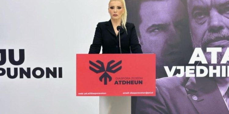 “Qeverisja e Ramës nuk siguron dot…”/ Denoncimi i PD: Polici në Elbasan bllokon hapësirën publike, asnjë institucion nuk u shkon në ndihmë banorëve